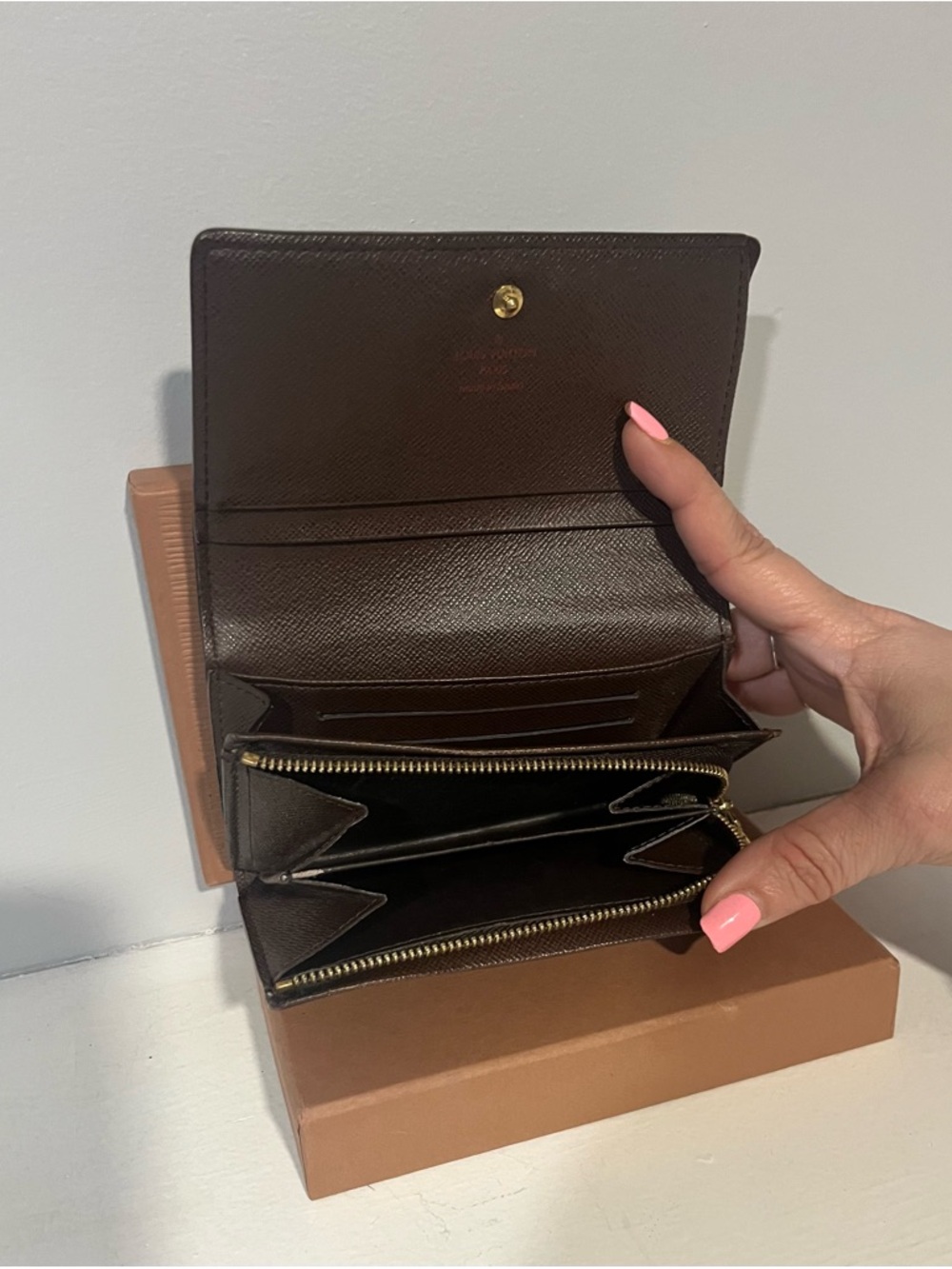 ✨Louis Vuitton Brown Damier Ebene Zip Around Wallet with Gold Hardware✨ - Picture 4 of 10